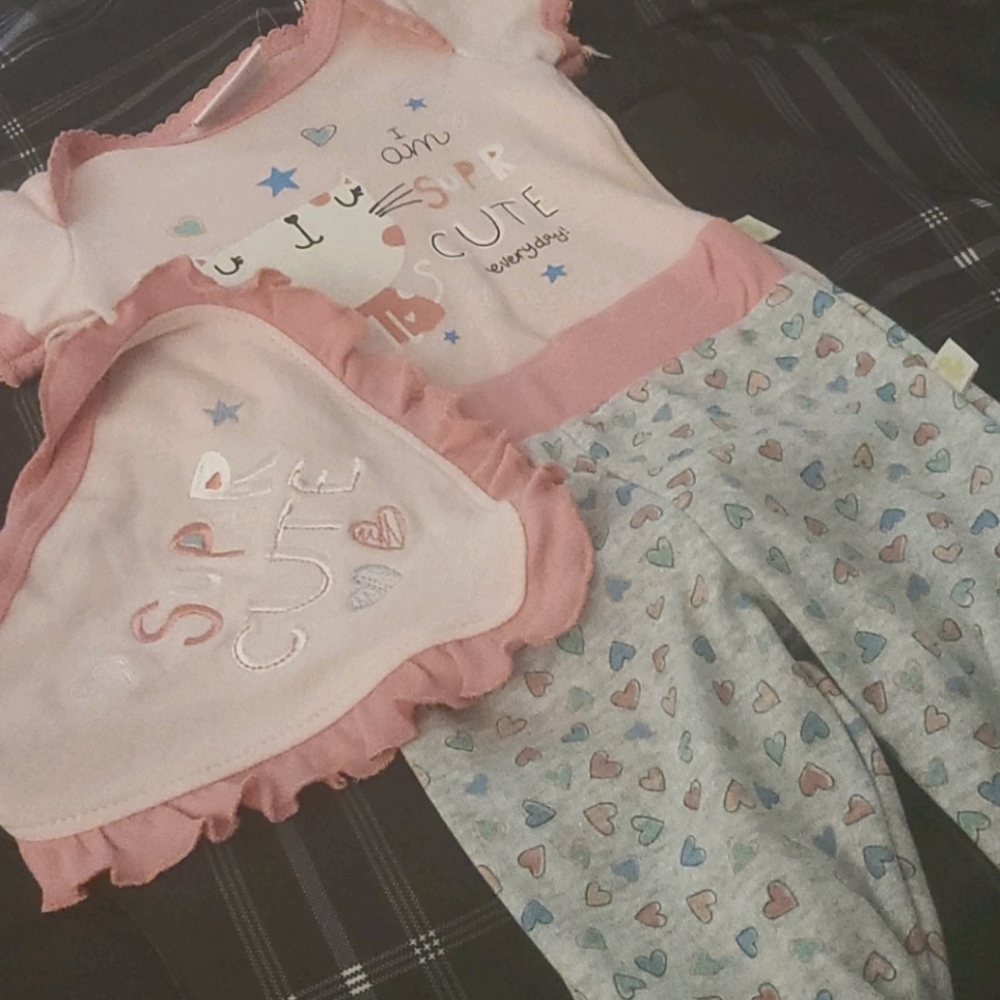 Girls 3-6 month outfit.